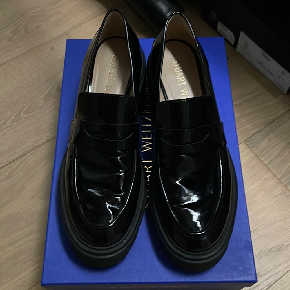 Patent lug loafer